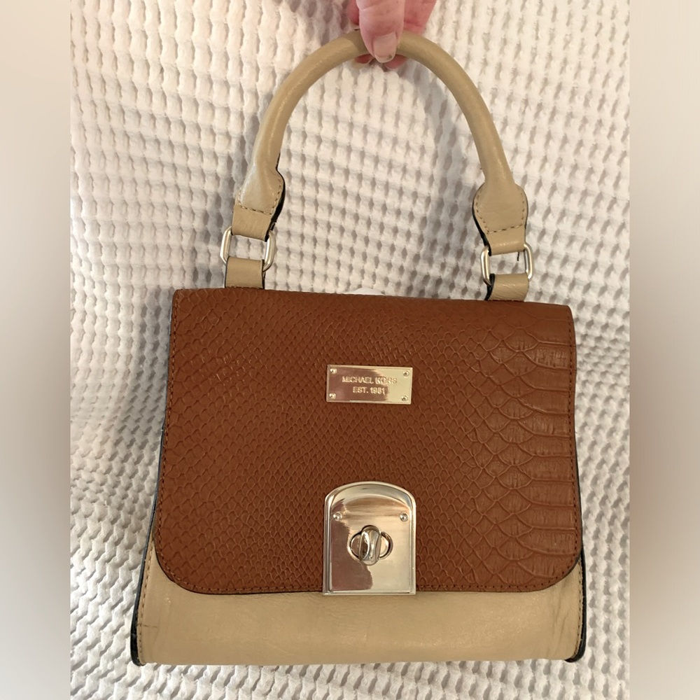Leather handbag crossbody or arm carry